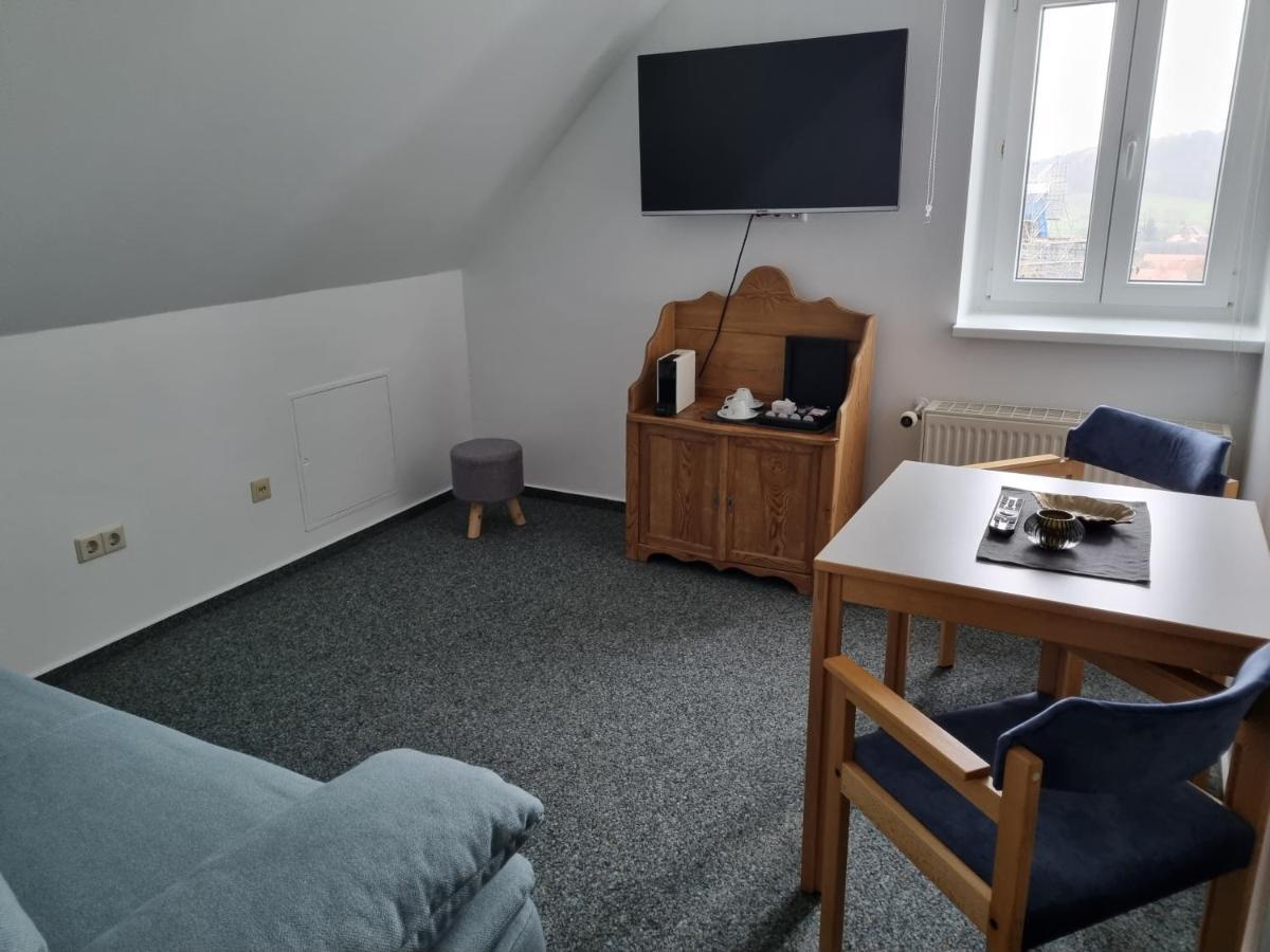 Hotel Kreuzbergbaude Beim Berzdorfer See Mit Wohlfuehl Sauna Markersdorf Eksteriør bilde